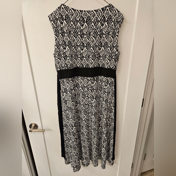 NWT - Glamour Black and White Stretch Midi Dress - Size 16 - Picture 6 of 12